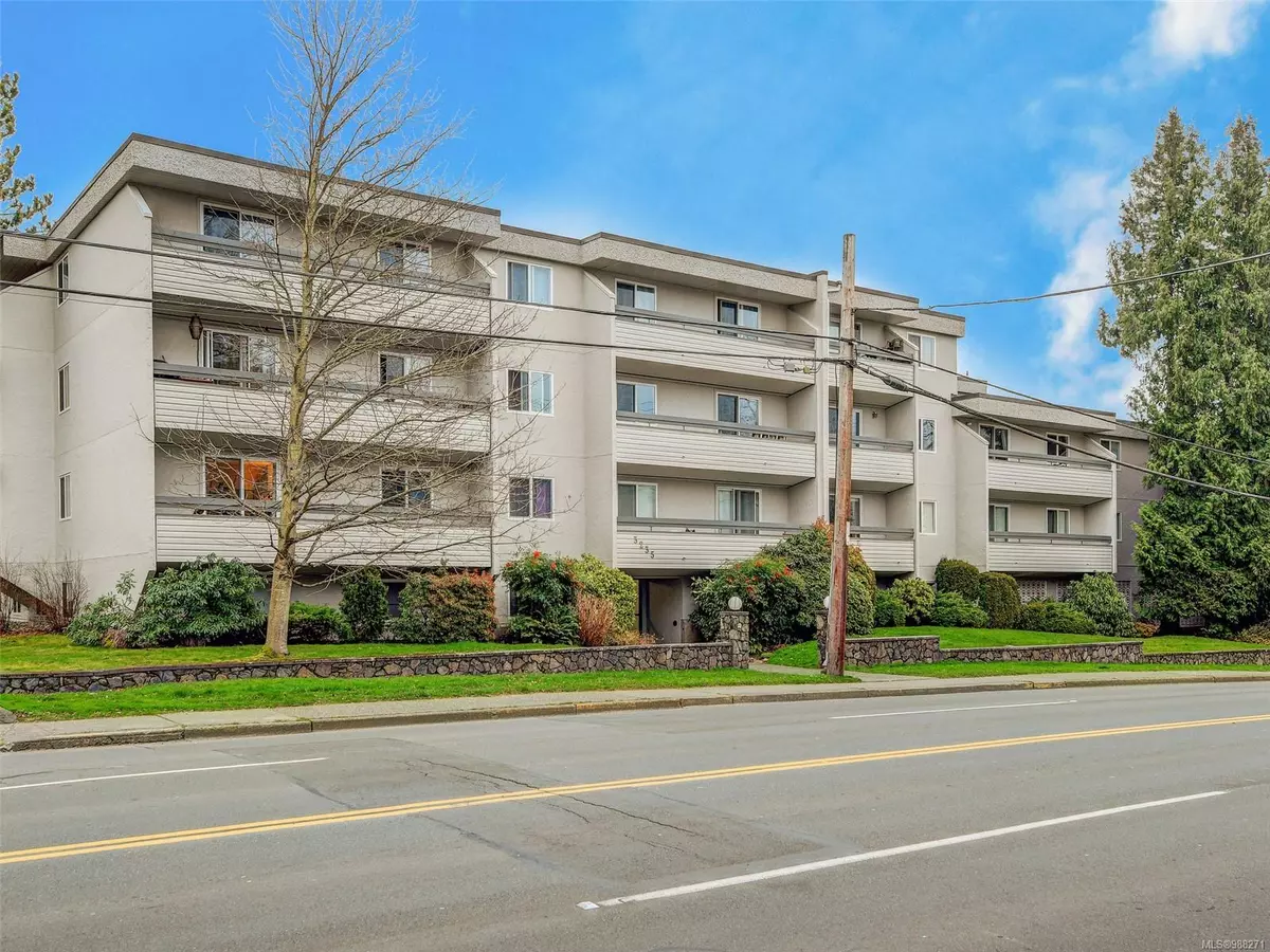 Saanich, BC V8X 1G4,3235 Quadra Ave #406