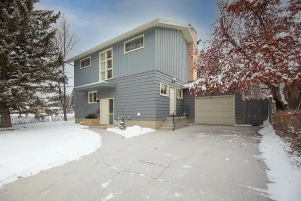 27 SELKIRK BLVD, Red Deer, AB T4N 0G3