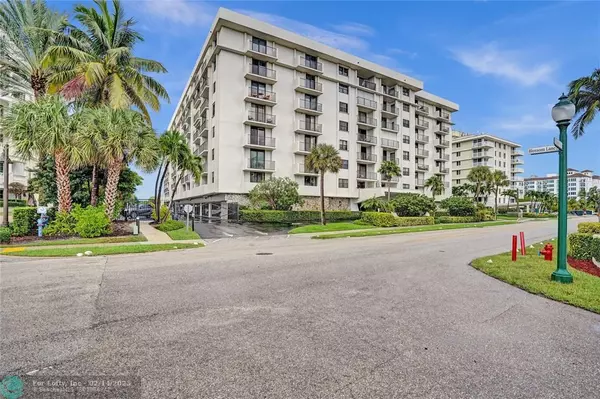 Palm Beach Shores, FL 33404,145 S Ocean Avenue  #207