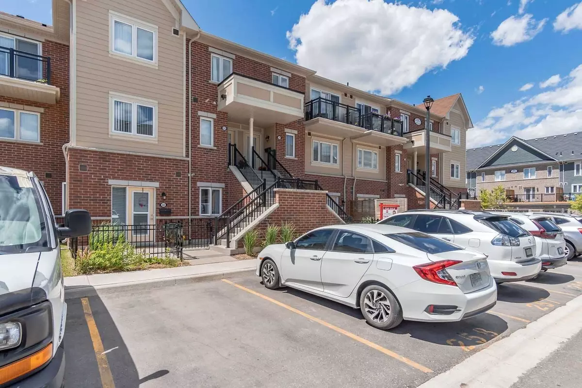 Brampton, ON L7A 0A1,250 Sunny Meadow BLVD #329