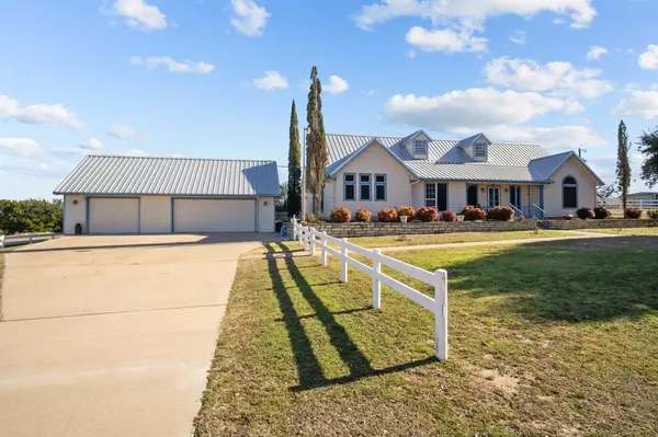 3205 Hummingbird, Granbury, TX 76049