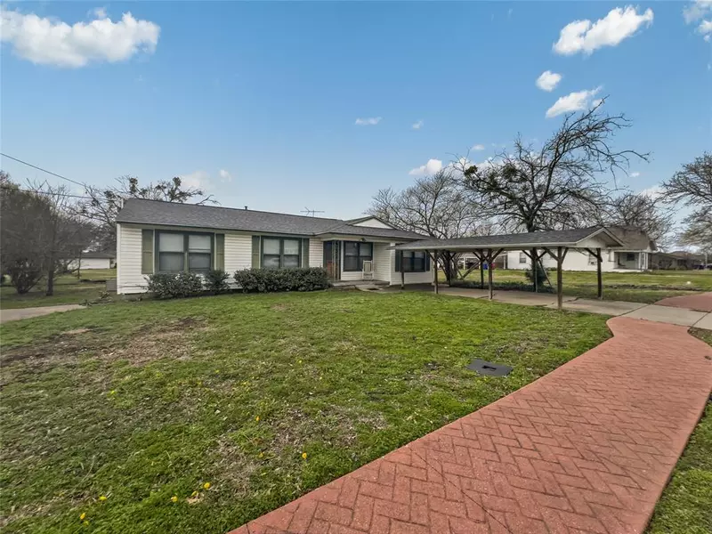 1017 N Houston Street, Royse City, TX 75189