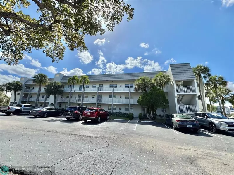 8100 Sunrise Lakes Blvd  #212, Sunrise, FL 33322