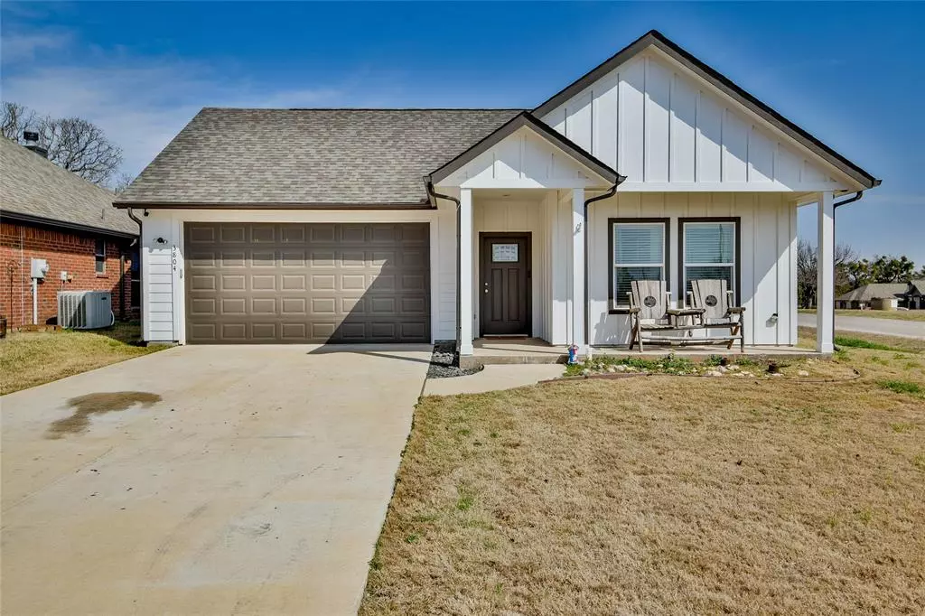 Granbury, TX 76048,3804 Juniper