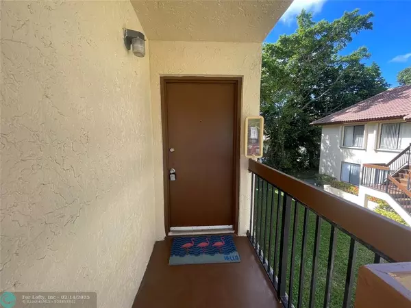 Coral Springs, FL 33065,2566 Riverside Dr  #323