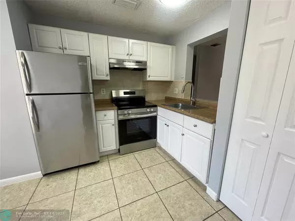 Coral Springs, FL 33065,2566 Riverside Dr  #323