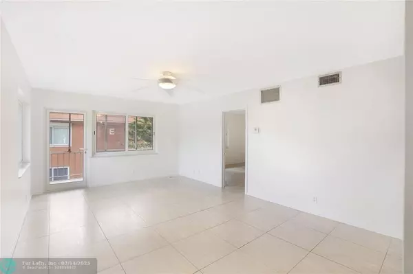 Wilton Manors, FL 33305,136 NE 19th Ct  #216F