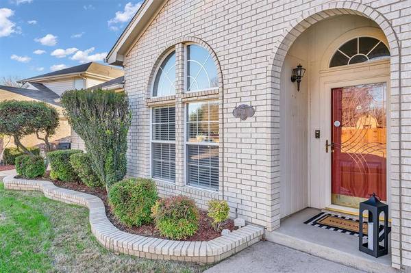 6741 Big Springs Drive, Arlington, TX 76001