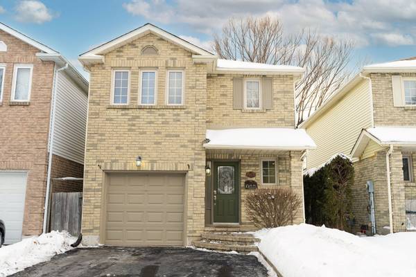 174 Adele CRES,  Oshawa,  ON L1J 7X5