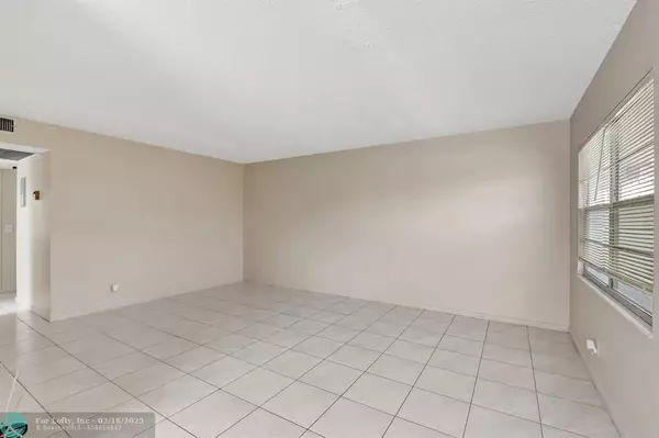 Boca Raton, FL 33434,393 Fanshaw J  #393