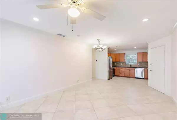 Palm Beach Gardens, FL 33410,10693 N Military Trail  #14