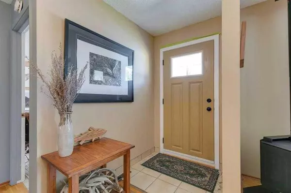 Calgary, AB T3A1H2,6140 Dalmarnock CRES NW