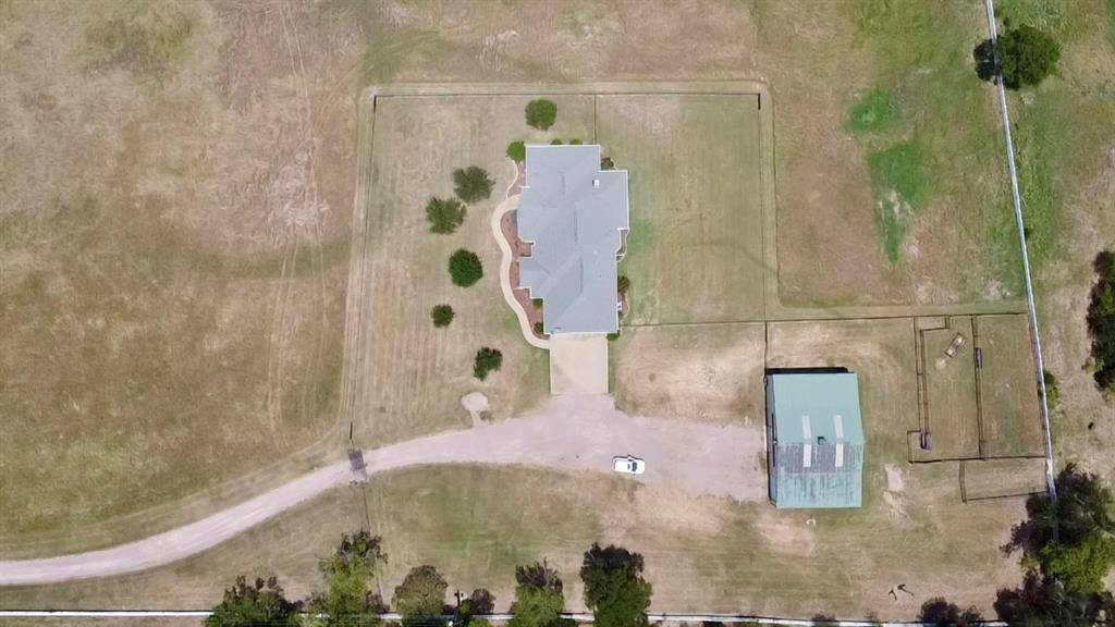 10300 Lights Ranch Road, Pilot Point, TX 76258