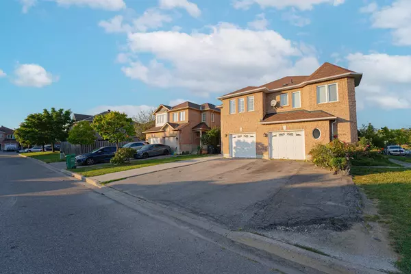 Mississauga, ON L5V 2N4,1014 Foxglove PL