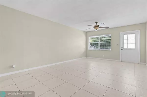 Pompano Beach, FL 33060,751 Pine Dr  #204