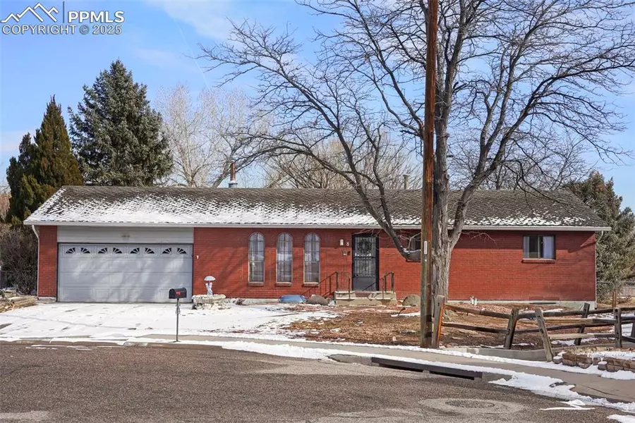 8 Newpark LN, Pueblo, CO 81001