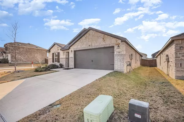 Aubrey, TX 76227,936 Waggoner Drive