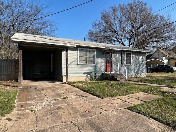 106 S Gowdy Street, Whitewright, TX 75491