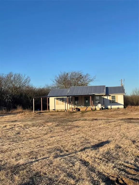 5194 County Road 15200, Deport, TX 75435