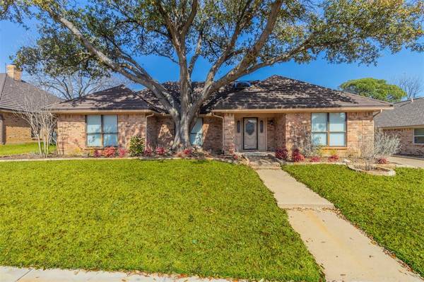 805 Shady Lane, Bedford, TX 76021