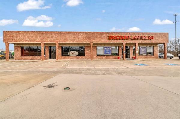 2313-2315 NE Loop 286, Paris, TX 75460