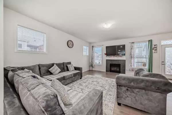 Airdrie, AB T4B 5L1,2102 Windbury CRES Southwest