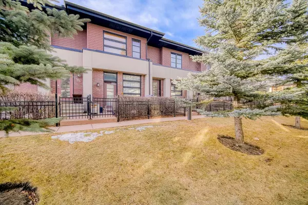 Calgary, AB T3H 0H8,169 Aspen Hills Villas SW