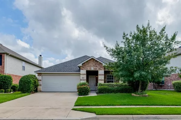 4512 Lacebark Lane, Fort Worth, TX 76244