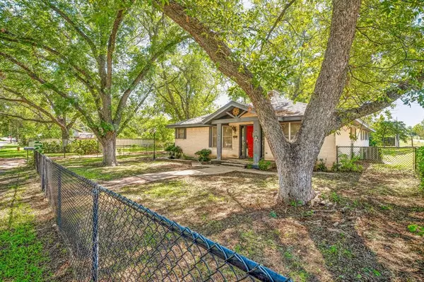 De Leon, TX 76444,232 W Pecan Avenue