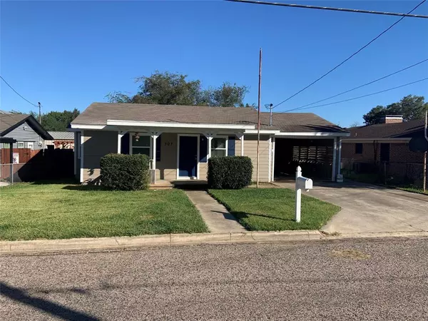 307 Hall Street, Whitesboro, TX 76273