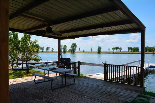 2056 Pelican Isle Drive, Kerens, TX 75144