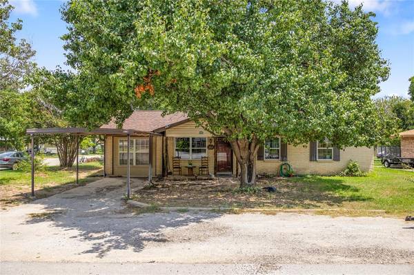 949 Ladelle Street, De Leon, TX 76444