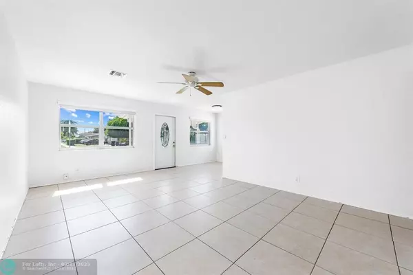 Oakland Park, FL 33334,271 NE 57th Ct  #2 (B)