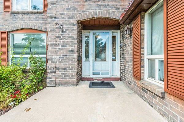 Brampton, ON L6Y 2M8,52 MOFFATT AVE