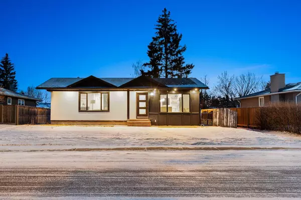 1731 111 AVE Southwest, Calgary, AB T2W 1R6