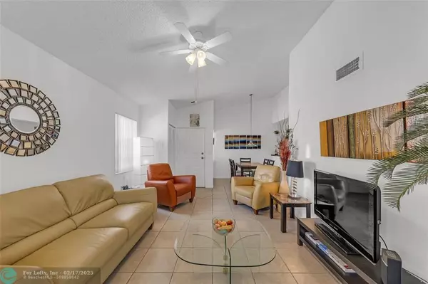 Oakland Park, FL 33309,2811 N Oakland Forest Dr  #202