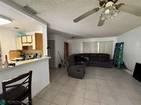 3429 NW 44th St  #102, Lauderdale Lakes, FL 33309