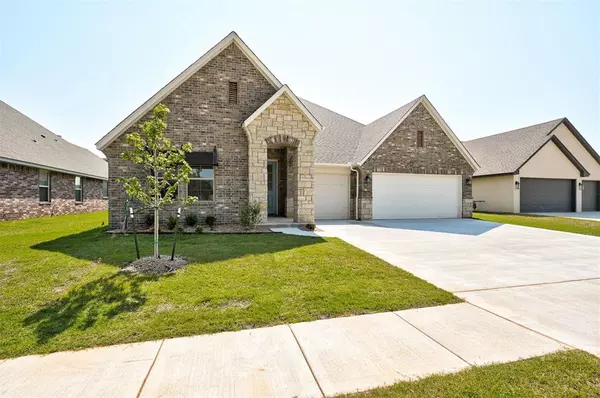 308 Tralee Lane, Yukon, OK 73099