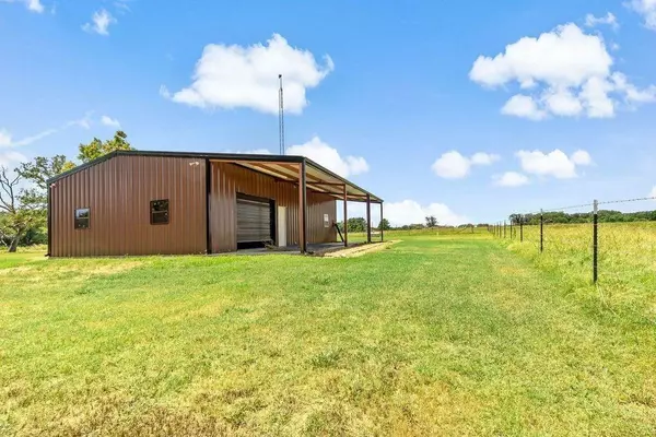 Sumner, TX 75486,958 County Road 37000