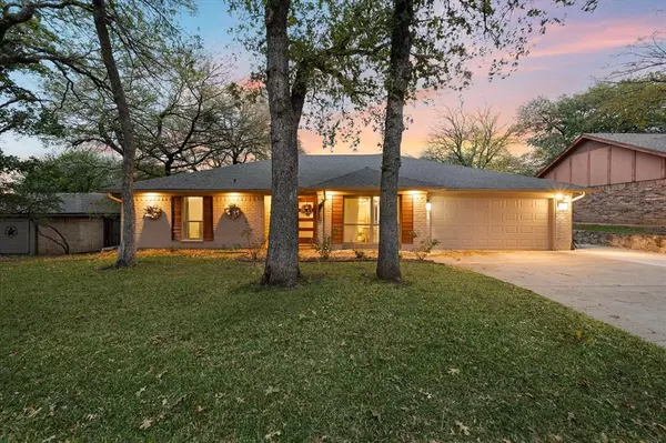 608 Stonehenge Drive, Hurst, TX 76054