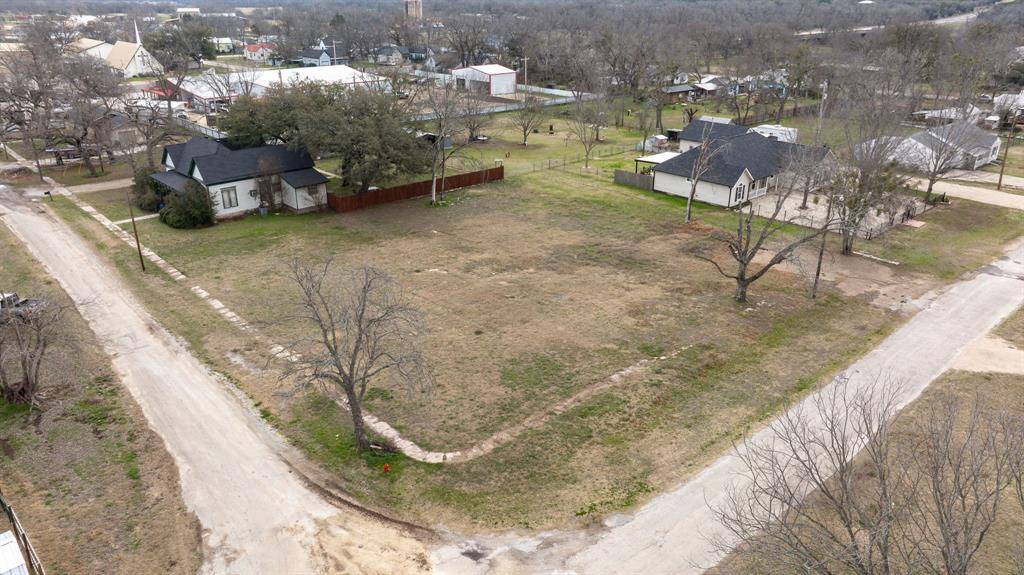 415 S Railroad Avenue, Hico, TX 76457