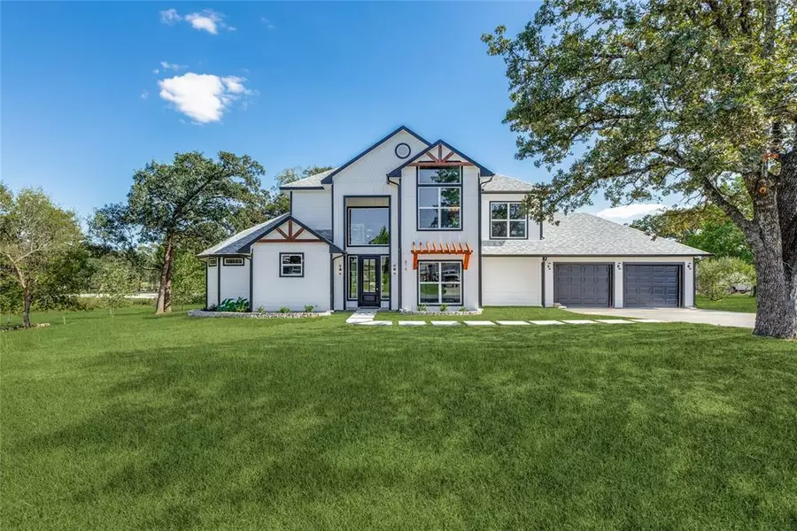 816 Kiowa Drive E, Lake Kiowa, TX 76240