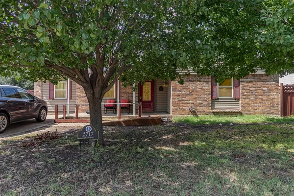 5717 Pearce Street, The Colony, TX 75056