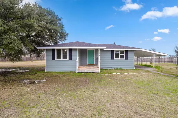 220 Anchor Lane, Gun Barrel City, TX 75156