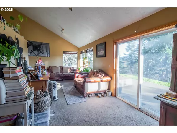 Eugene, OR 97405,28460 SUTHERLIN LN