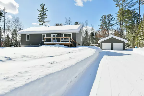 32 Martin ST, Laurentian Hills, ON K0J 1J0