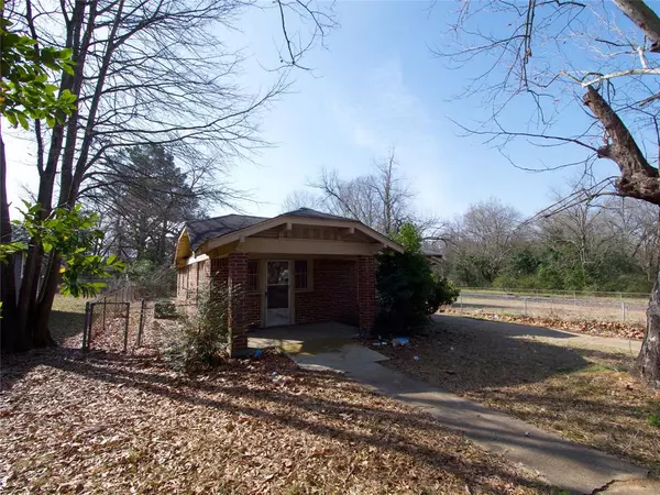 2215 W 18TH Street, Texarkana, TX 75501