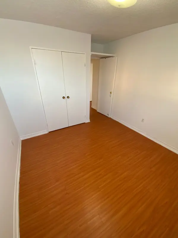 Toronto E04, ON M1P 4V2,100 Dundalk DR #403