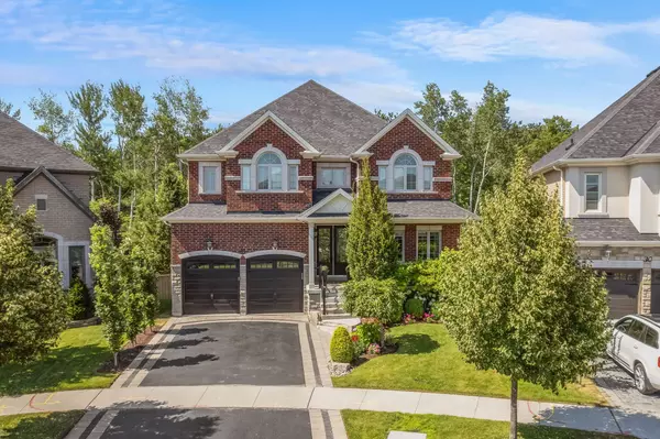 28 Coach CRES, Whitby, ON L1R 0K8