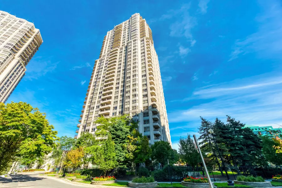 25 Kingsbridge Garden CIR #2810, Mississauga, ON L5R 4B1